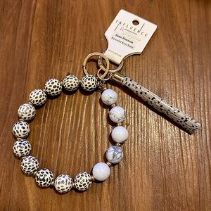 🆕🌿🤍HOWLITE 3” Semi Precious Dalmatian Stone Bracelet Keychain